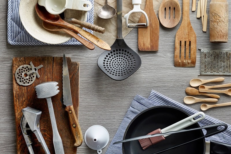 10 Essential Kitchen Tools for Beginner Cooks